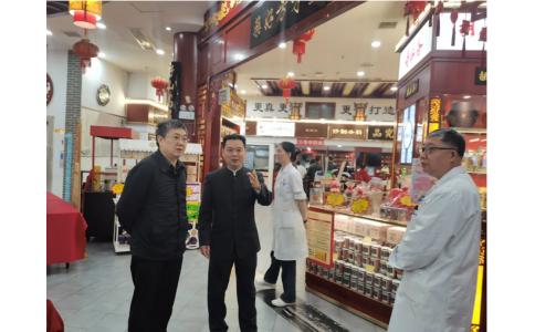 株洲市衛(wèi)健委黨委委員、副主任鄧躍東一行蒞臨神農(nóng)中醫(yī)館調(diào)研指導(dǎo)工作