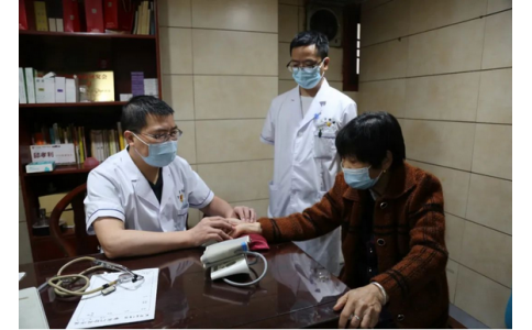 曹文新：精研數(shù)寸銀針弘仁術(shù)，擅用一雙巧手濟蒼生！